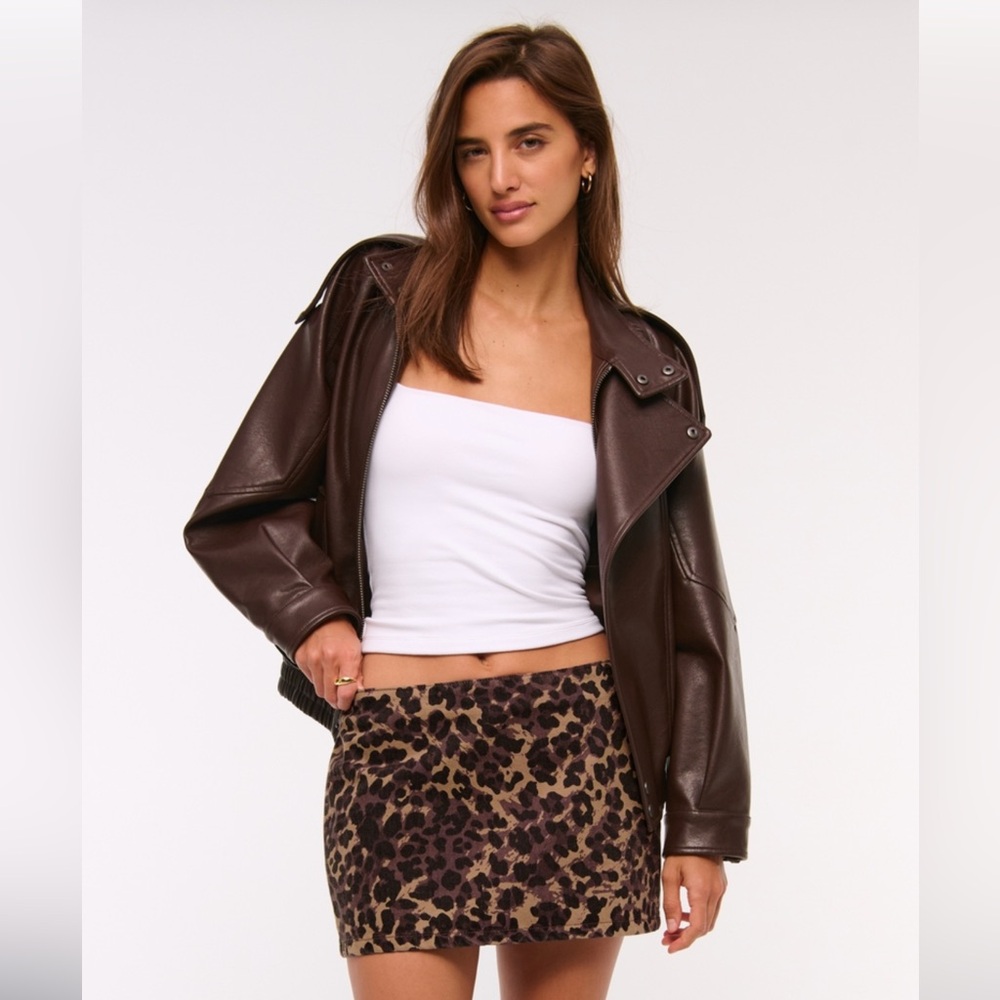 Abercrombie & Fitch Leopard Print Mid Rise Denim Mini Skort. Size 25. Worn once!